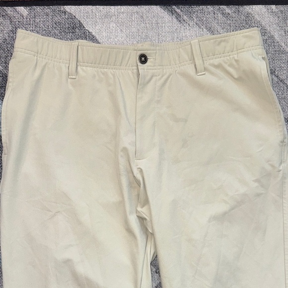 Under Armour Men's Size 38x30 Stretch Beige Joggers - Picture 2 of 10